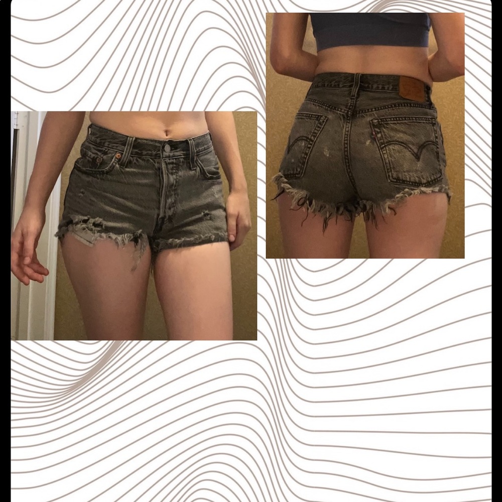 Women’s Faded Black Denim Levi shorts